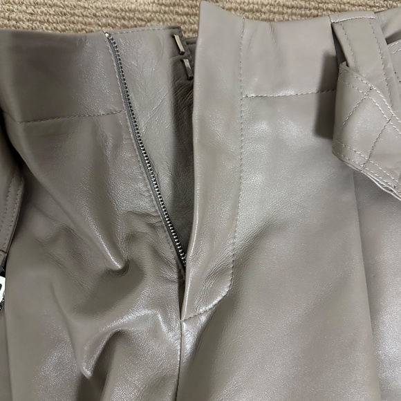 GANNI Belted Pleat Detail Leather Shorts - EU 38/US 6 - Picture 7 of 15